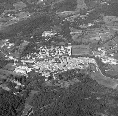 Vue aérienne prise du sud-est.