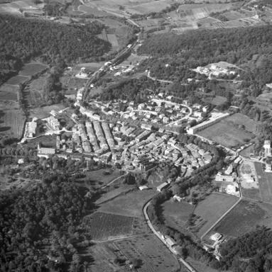 Vue aérienne prise de l'est.