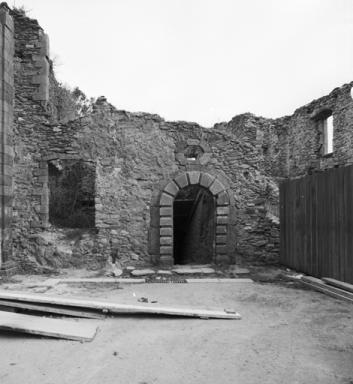Logis du prieur, élévation sud, travées 1 et 2.
