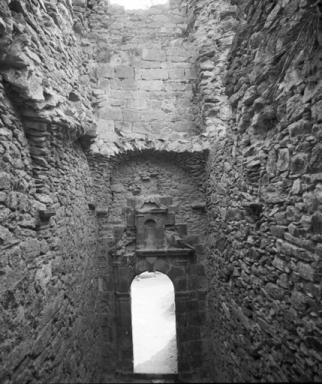 Eglise 1. Couloir d'accès au grand cloître, intérieur, vue de volume prise du nord.