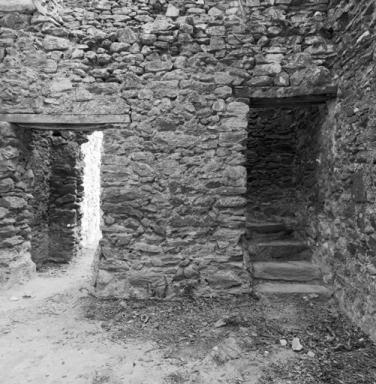Cellule 7. Maison, intérieur, mur sud.