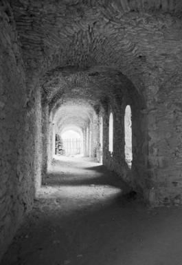Grand cloître. Intérieurs, galerie sud, vue en enfilade de l'est;