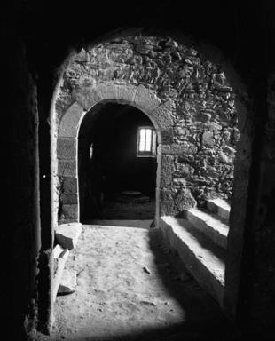 Bâtiment B, étage de soubassement, porte du moulin à huile.