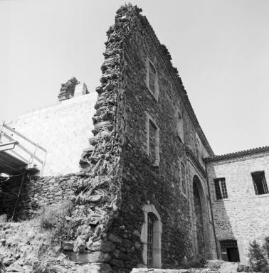 Bâtiment C, aile est, extrémité est en cours de restauration.