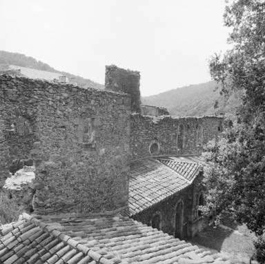 Logis du prieur et église 1, élévations au-dessus de la galerie nord du grand cloître.