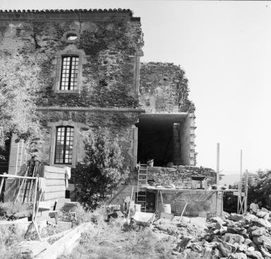 Bâtiment C, élévation sud, travée 12 en cours de restauration.