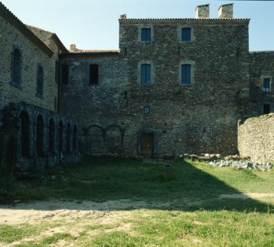 Bâtiment C, élévation nord et petit cloître, vue du nord.