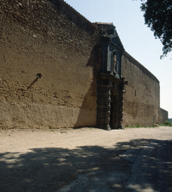 Mur d'enceinte, front sud, vue d'ensemble prise de l'ouest.