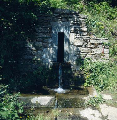 Fontaine du chemin de la Môle.