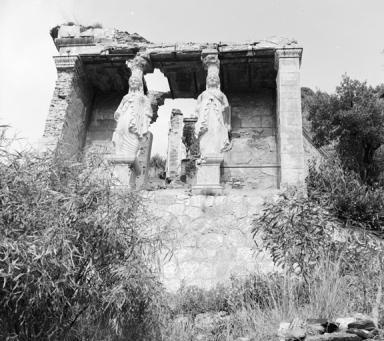 Façade antérieure, de face.
