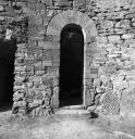 Eglise 1. Intérieur, mur nord, porte de la sacristie.