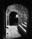 Bâtiment B, étage de soubassement, porte du moulin à huile.