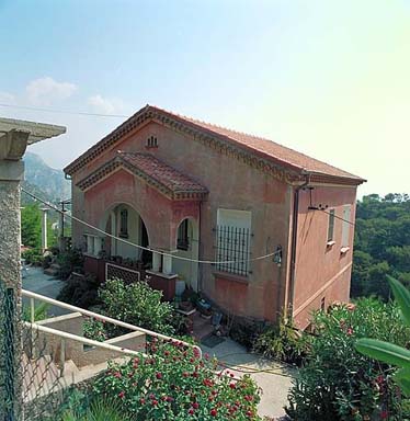 Vue d'ensemble de la façade ouest.