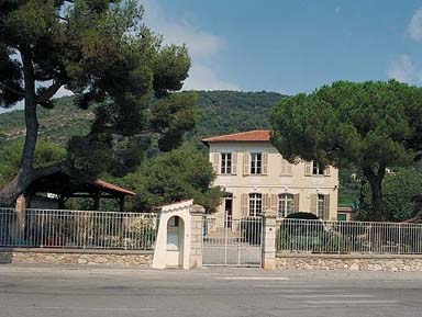 Vue d'ensemble de la façade sud.