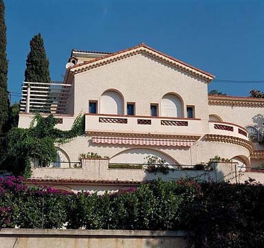 Vue partielle de la villa, depuis le sud.