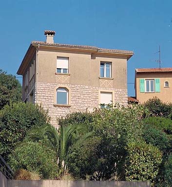 Vue d'ensemble de la façade sud.
