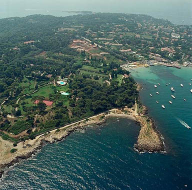 Vue aérienne du site prise de l'est.
