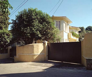 Façade sud. Vue de volume prise du sud-ouest.