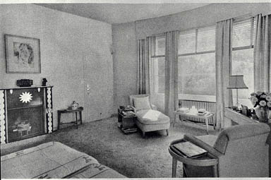 La villa Aujourd'hui. 1er étage. La grande chambre ouest. Vue prise vers le sud-ouest.