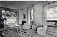 La villa Aujourd'hui. Le salon. Vue prise de la porte de la salle à manger vers l'ouest.
