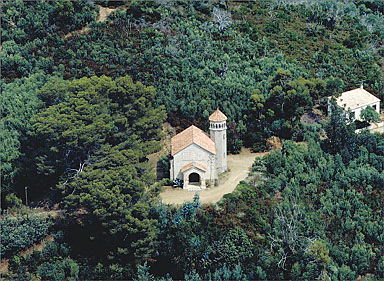 Vue aérienne de la chapelle prise depuis le sud.