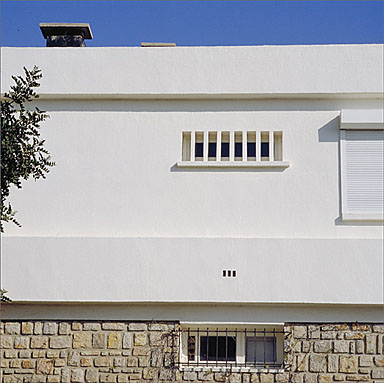 Vue partielle de la façade est.