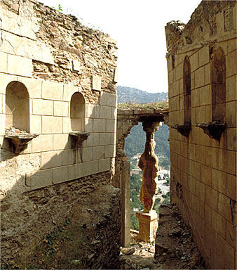 Temple de jardin dit temple d'Hercule. L'escalier ouest donnant accès à la grande salle centrale.
