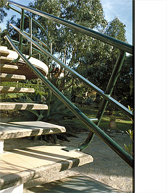 L'extrémité de la terrasse et le départ de l'escalier.