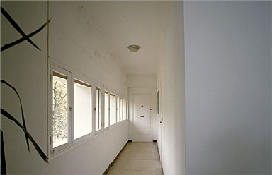 Coursière donnant accés aux appartements du premier étage, depuis l'escalier.
