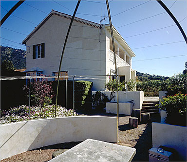 Vue perspective des façades sud et est, depuis l'est.