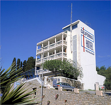Vue d'ensemble de la façade sud, depuis le sud.