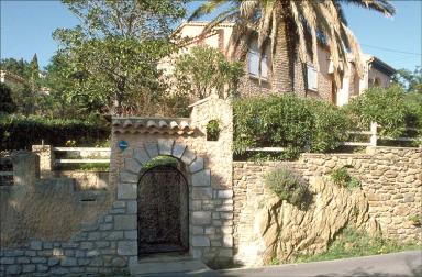 Le portail. Vue générale.