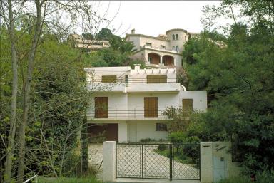 Vue d'ensemble de la façade sud.