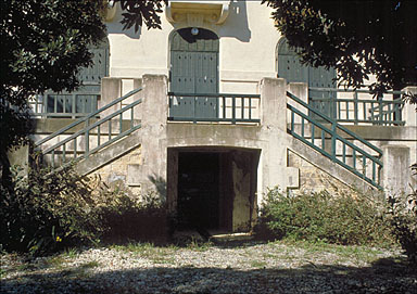 L'escalier sur la façade sud. Détail.