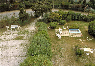 La partie antérieure du jardin vue depuis le toit.