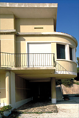 Détail, partie est de la façade orientée au sud vue depuis le sud.
