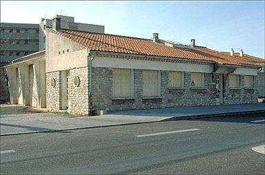 Vue d'ensemble des façades nord et ouest depuis le nord.
