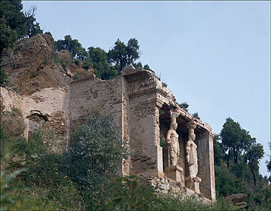 Temple de jardin dit temple d'Hercule. La façade méridionale. Vue d'ensemble.