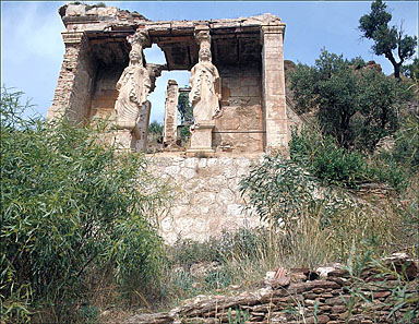 Temple de jardin dit temple d'Hercule. La façade méridionale. Vue d'ensemble.