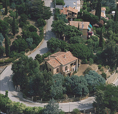 Vue aérienne depuis le sud-ouest.