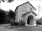 Chapelle. Vue d'ensemble de la façade antérieure, depuis le sud-ouest.