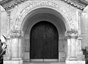 Chapelle. Détail, porche sur façade antérieure.