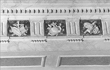 Temple de jardin. La façade sud vue depuis le sud.