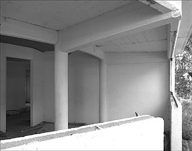 Colonie de vacances de Montélimar. Rotonde servant de préau. Les supports et la couverture.