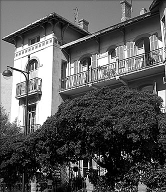 Vue partielle de la façade sud depuis l'ouest. David Léon, architecte, 1910.