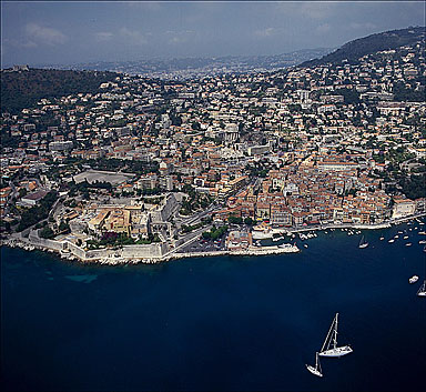Vue aérienne panoramique des quartiers Villefranche, La Gravette, Remelin et La Barnassa, depuis l'est.