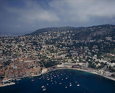 Vue aérienne panoramique des quartiers Villefranche et La Barnassa, depuis l'est.