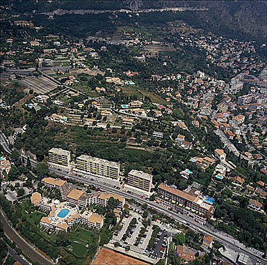 Vue aérienne panoramique du quartier Malariba, depuis l'ouest.