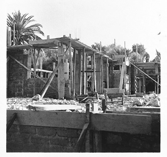 Le chantier. Vue prise de la terrasse à l'ouest de la maison le 30 décembre 1937.