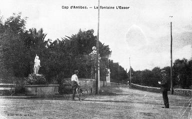 Vue d'ensemble avec la statue de Jeanne d'Arc prise du nord-est.